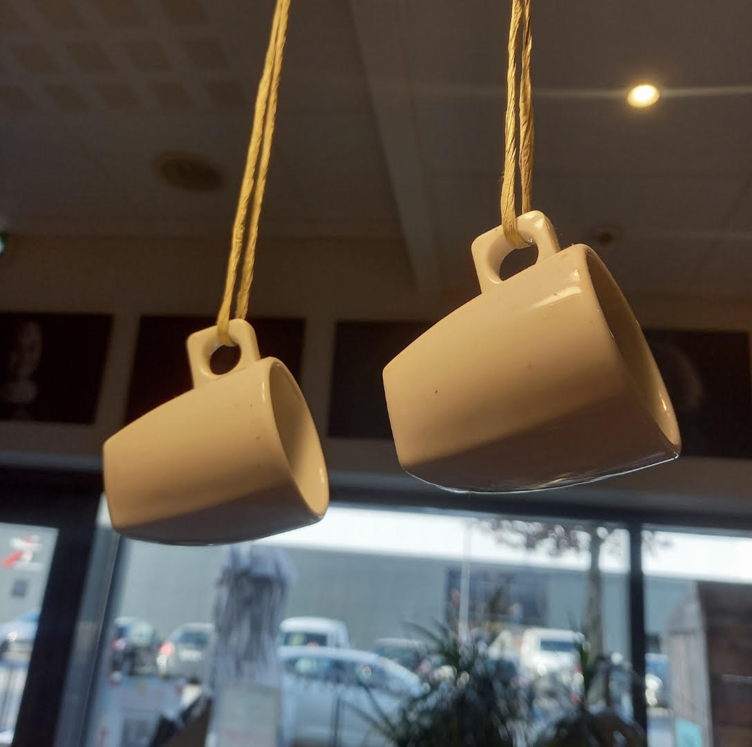 Café Suspendu